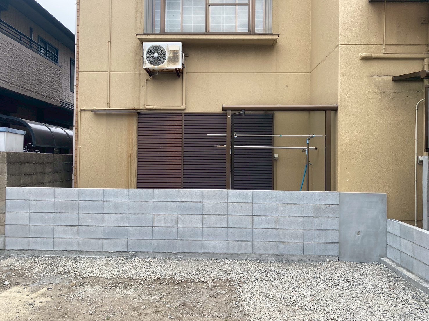 戸建て＞越境補修工事　写真４枚