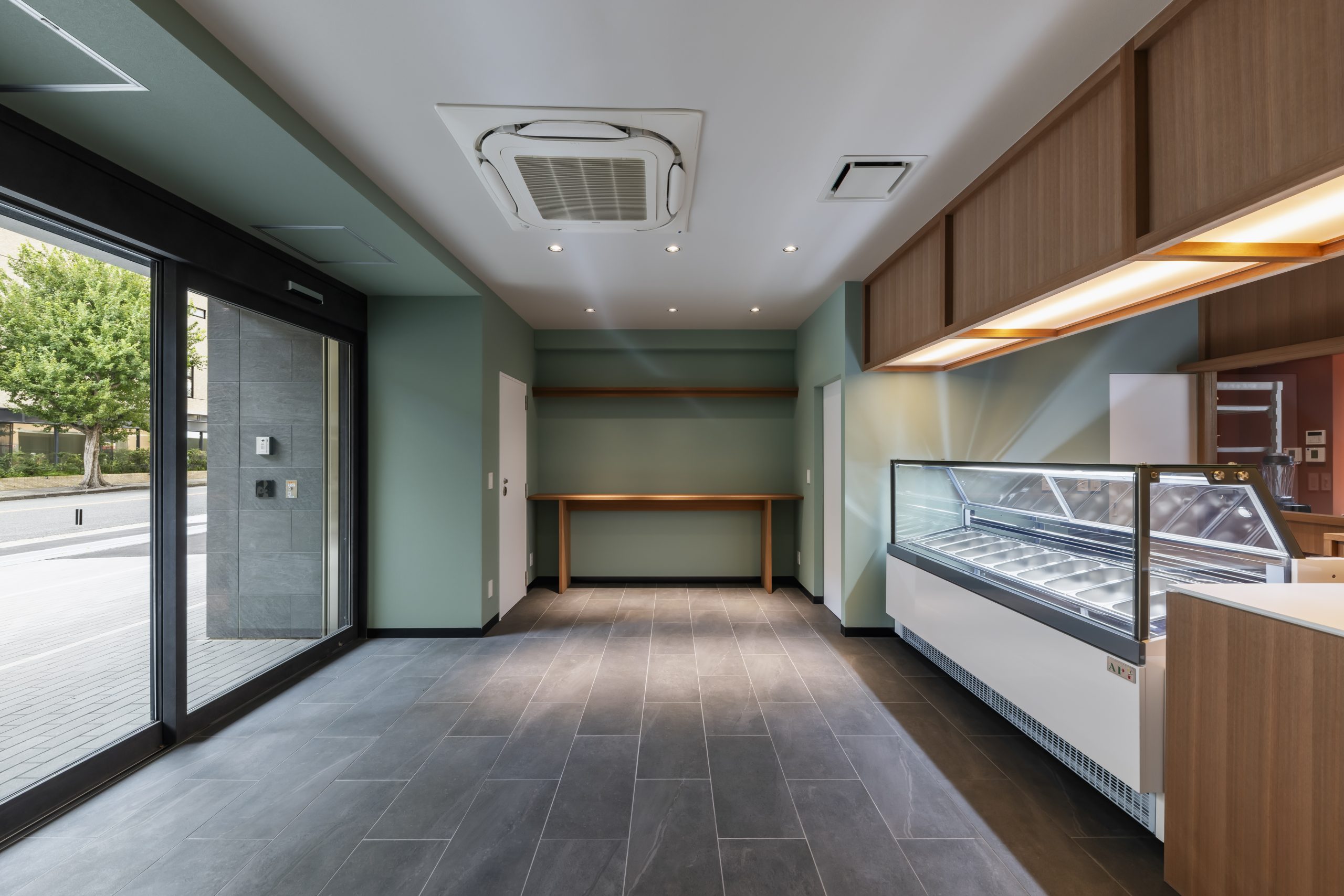 店舗＞新築工事　写真４枚