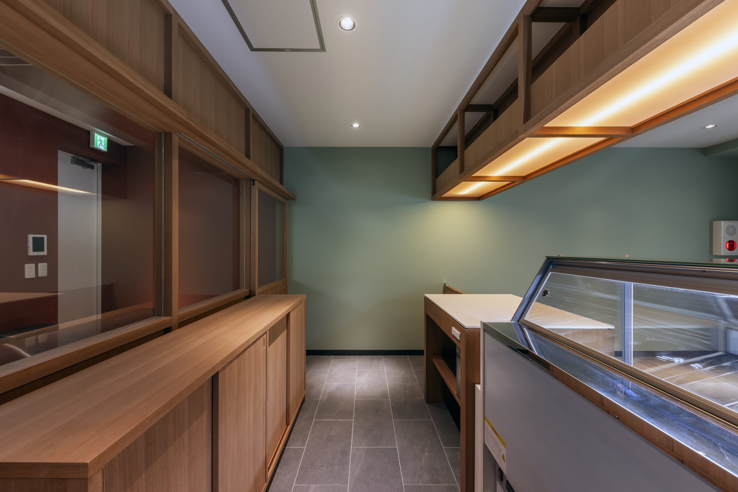 店舗＞新築工事　写真４枚