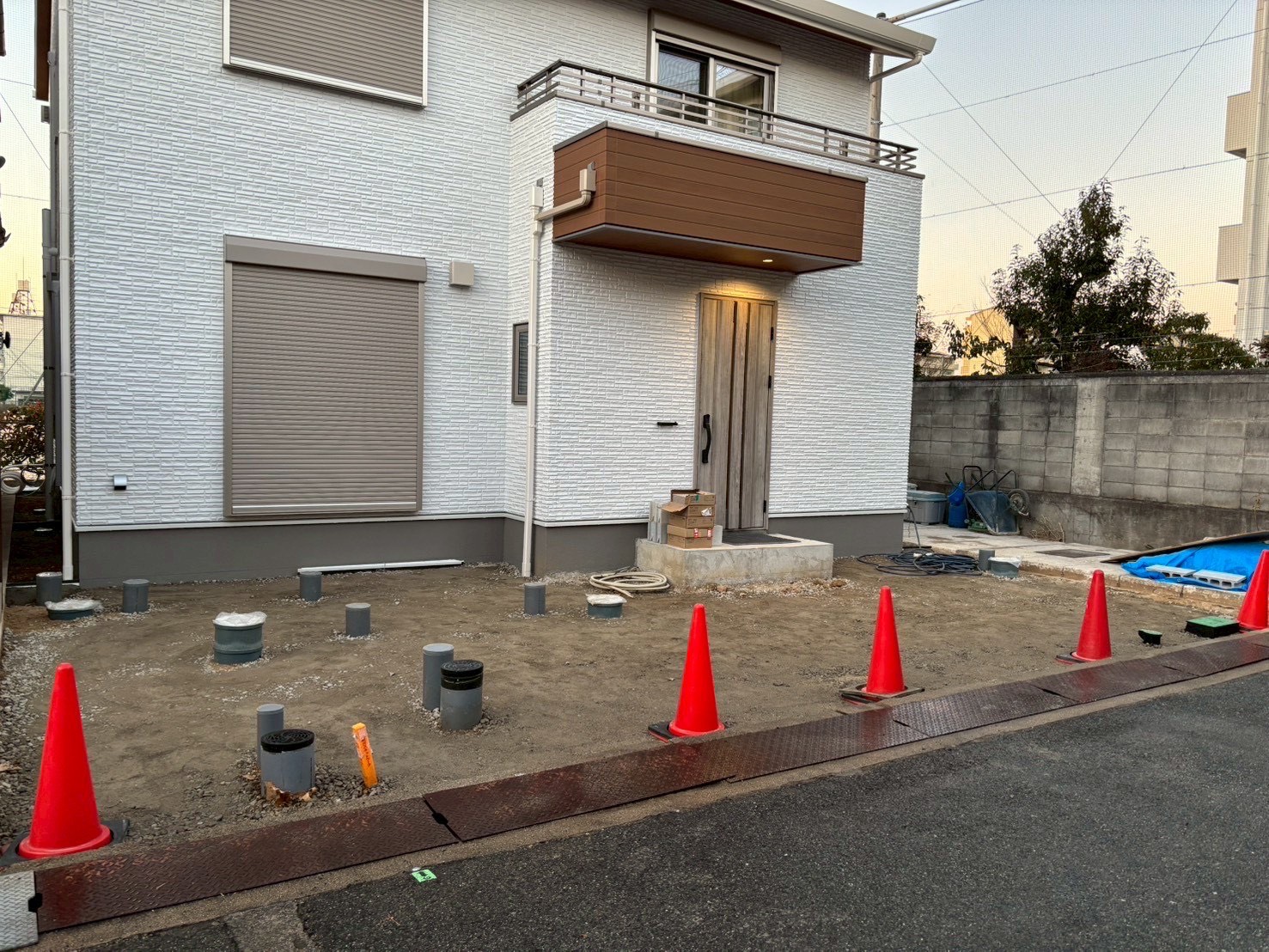 戸建て＞外構工事　写真４枚