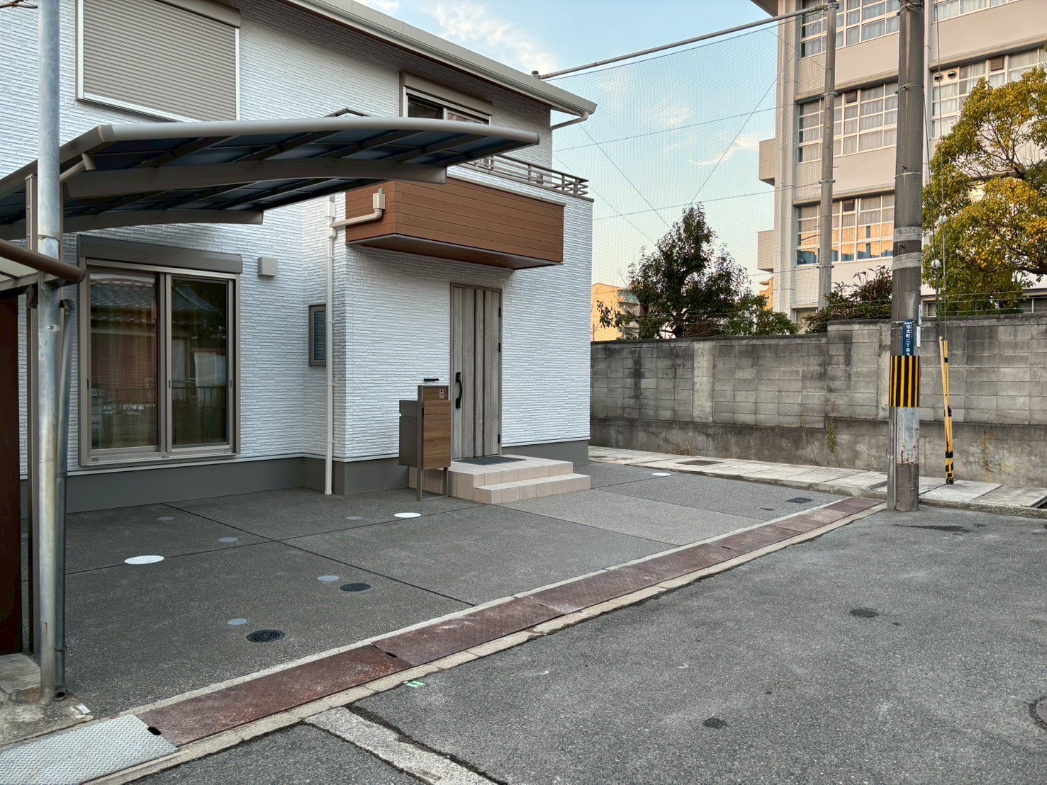 戸建て＞外構工事　写真４枚