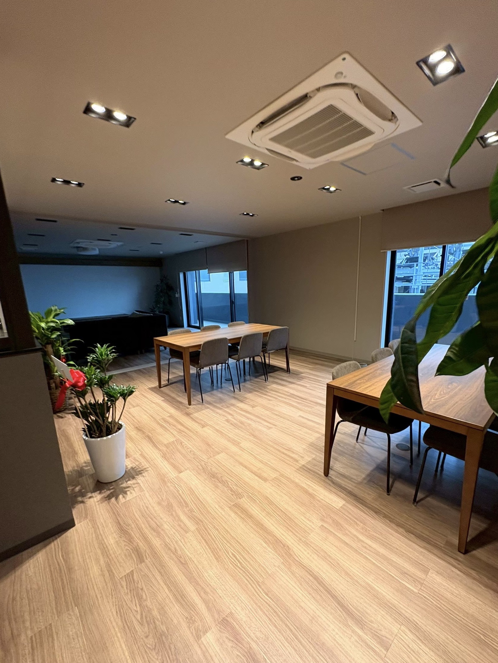 オフィス＞パーテーション設置工事　写真4枚